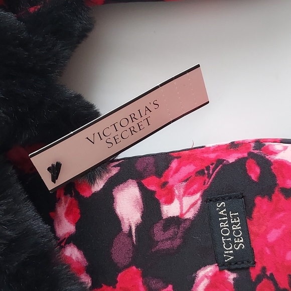 Victoria's Secret Slippers - Picture 8 of 9